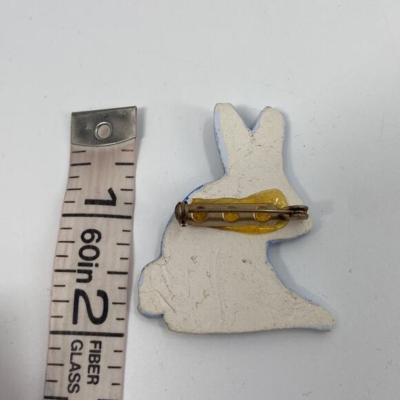 Vintage bunny pin - Picture 3 of 3